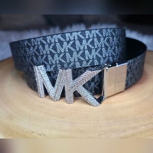 Description

Michael Kors Womens Rhinestone Belt Reversible Silver/Black Size M